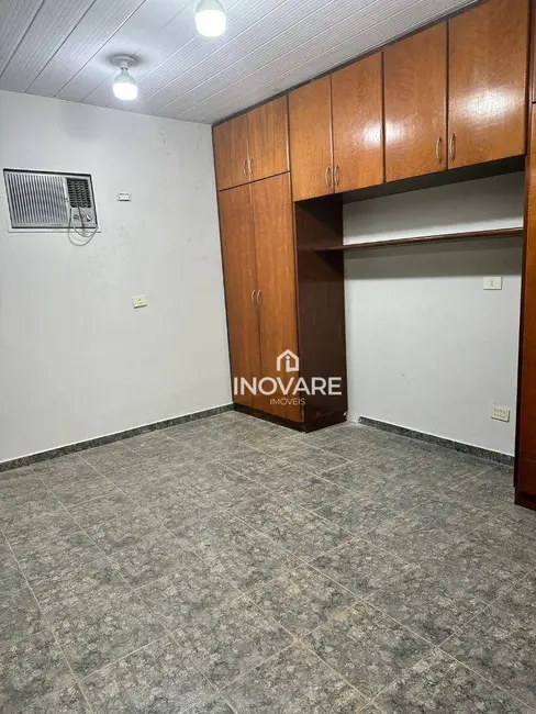 Casa com 3 quartos para alugar, 200m2 em Itumbiara - GO - imagem 4 Foto 4 de Casa com 3 quartos para alugar, 200m2 em Itumbiara - GO