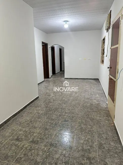 Casa com 3 quartos para alugar, 200m2 em Itumbiara - GO - imagem 3 Foto 3 de Casa com 3 quartos para alugar, 200m2 em Itumbiara - GO
