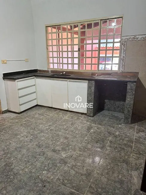 Casa com 3 quartos para alugar, 200m2 em Itumbiara - GO - imagem 6 Foto 6 de Casa com 3 quartos para alugar, 200m2 em Itumbiara - GO