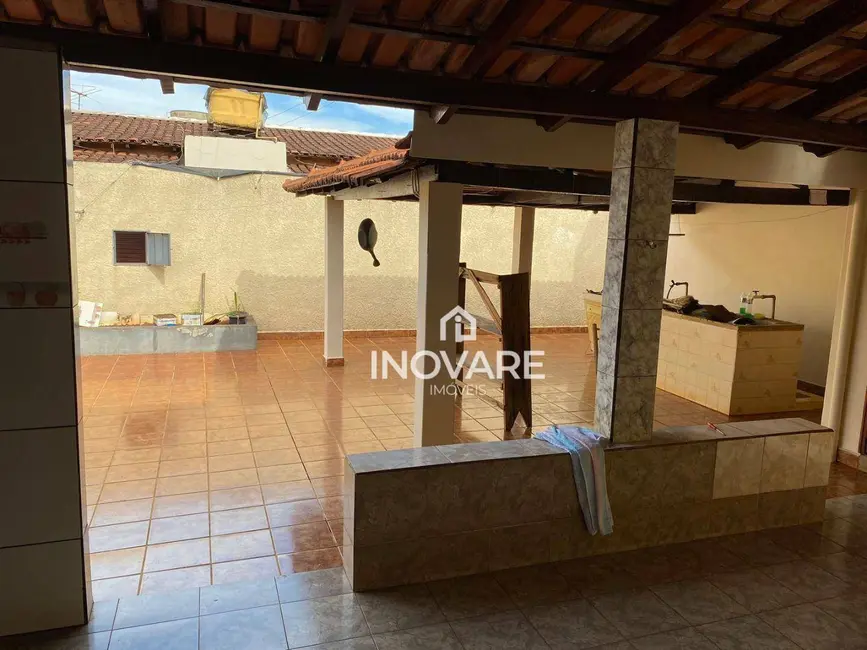 Casa com 3 quartos à venda, 420m2 em Itumbiara - GO - imagem 7 Foto 7 de Casa com 3 quartos à venda, 420m2 em Itumbiara - GO