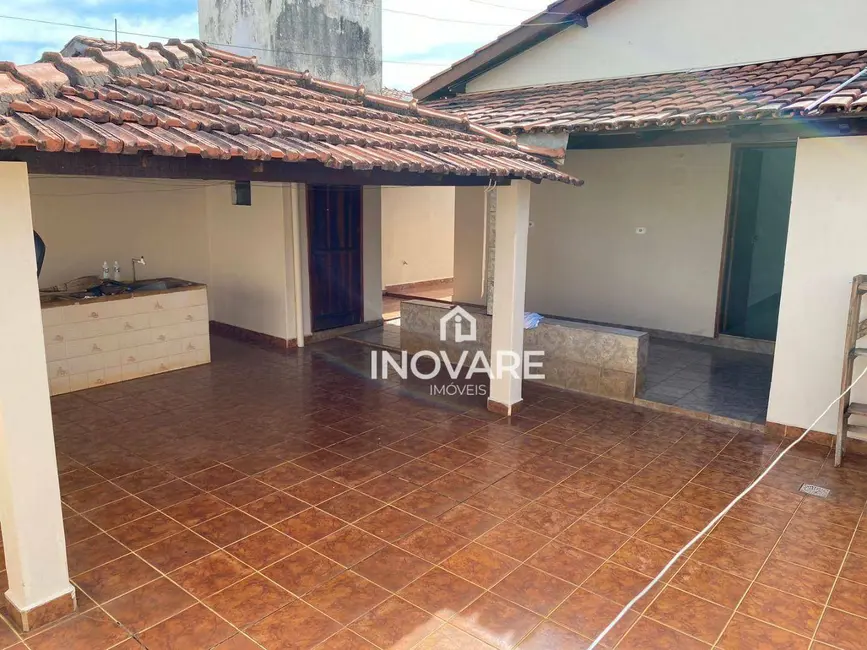 Casa com 3 quartos à venda, 420m2 em Itumbiara - GO - imagem 9 Foto 9 de Casa com 3 quartos à venda, 420m2 em Itumbiara - GO