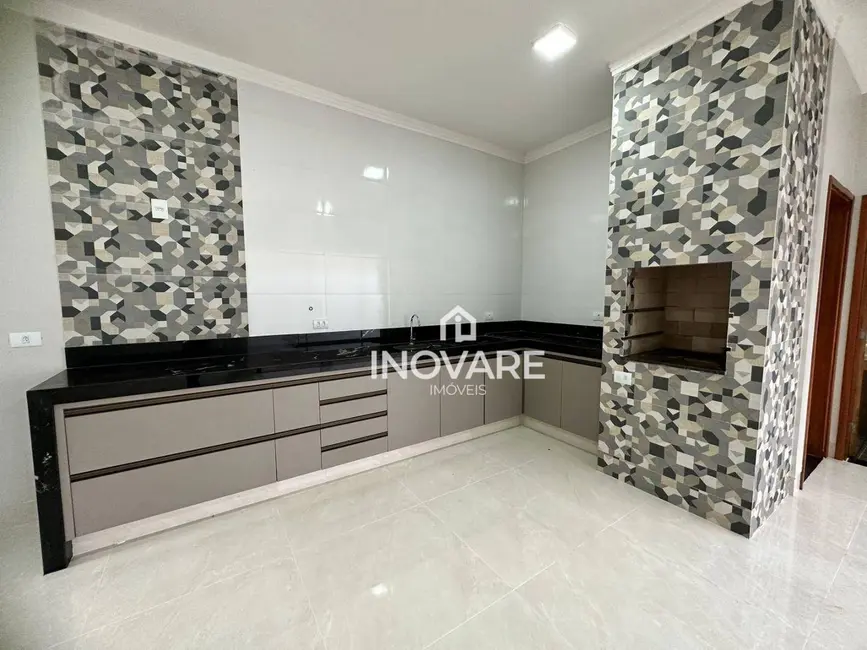 Casa com 3 quartos à venda, 300m2 em Itumbiara - GO - imagem 4 Foto 4 de Casa com 3 quartos à venda, 300m2 em Itumbiara - GO