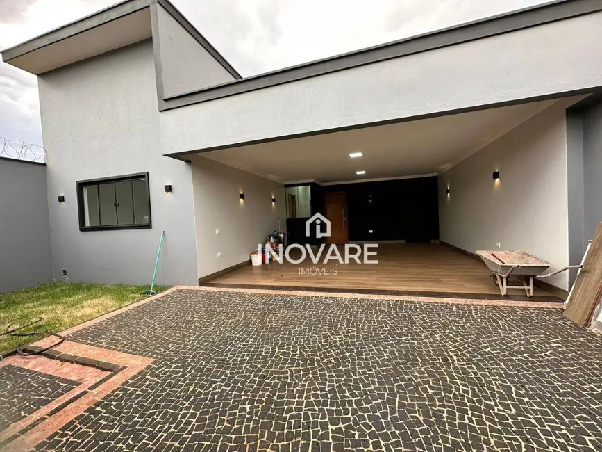 Foto 1 de Casa com 3 quartos à venda, 300m2 em Itumbiara - GO
