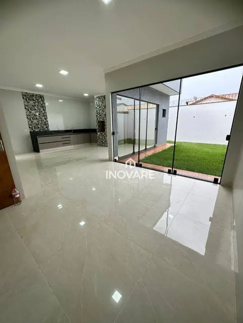 Casa com 3 quartos à venda, 300m2 em Itumbiara - GO - imagem 3 Foto 3 de Casa com 3 quartos à venda, 300m2 em Itumbiara - GO