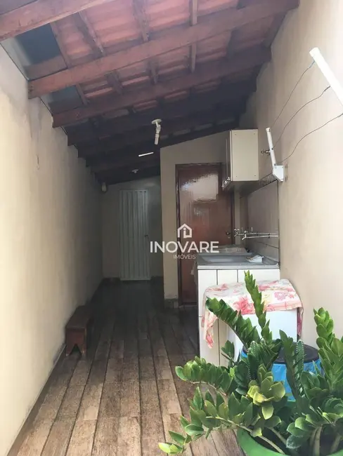 Casa com 2 quartos à venda, 320m2 em Jardim Leonora, Itumbiara - GO - imagem 9 Foto 9 de Casa com 2 quartos à venda, 320m2 em Jardim Leonora, Itumbiara - GO