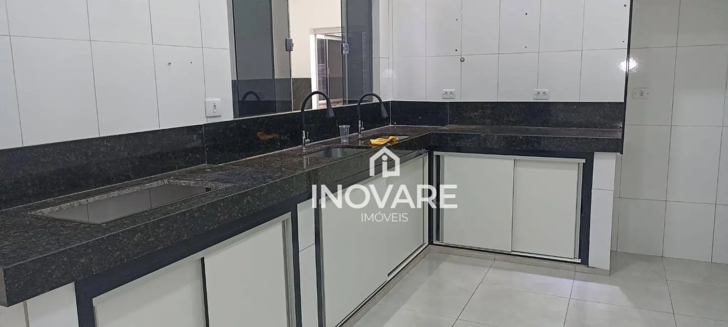Casa com 3 quartos à venda, 250m2 em Itumbiara - GO - imagem 3 Foto 3 de Casa com 3 quartos à venda, 250m2 em Itumbiara - GO