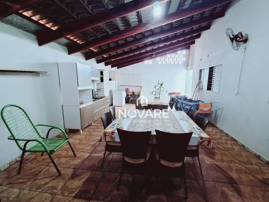 Casa com 3 quartos à venda, 240m2 em Arapora - MG - imagem 8 Foto 8 de Casa com 3 quartos à venda, 240m2 em Arapora - MG