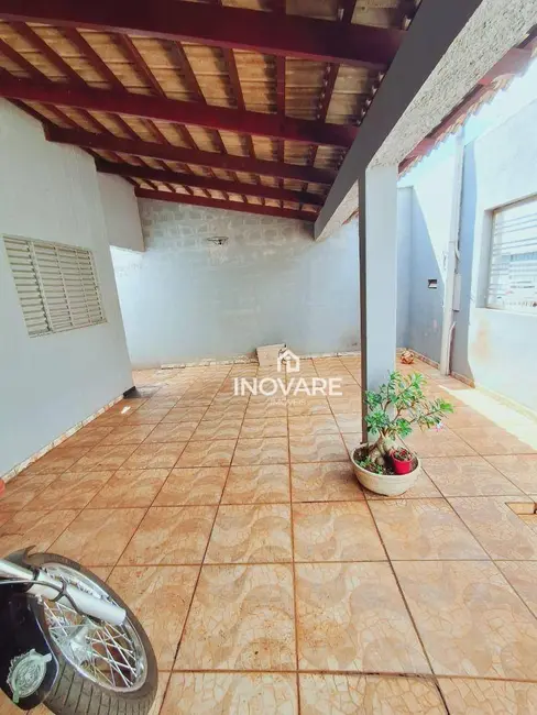 Casa com 3 quartos à venda, 240m2 em Arapora - MG - imagem 2 Foto 2 de Casa com 3 quartos à venda, 240m2 em Arapora - MG