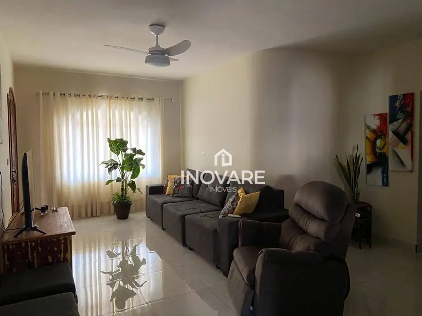 Foto 2 de Casa com 4 quartos à venda, 360m2 em Karfan, Itumbiara - GO