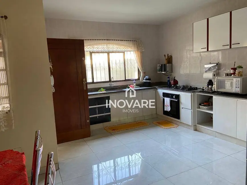 Foto 3 de Casa com 4 quartos à venda, 360m2 em Karfan, Itumbiara - GO