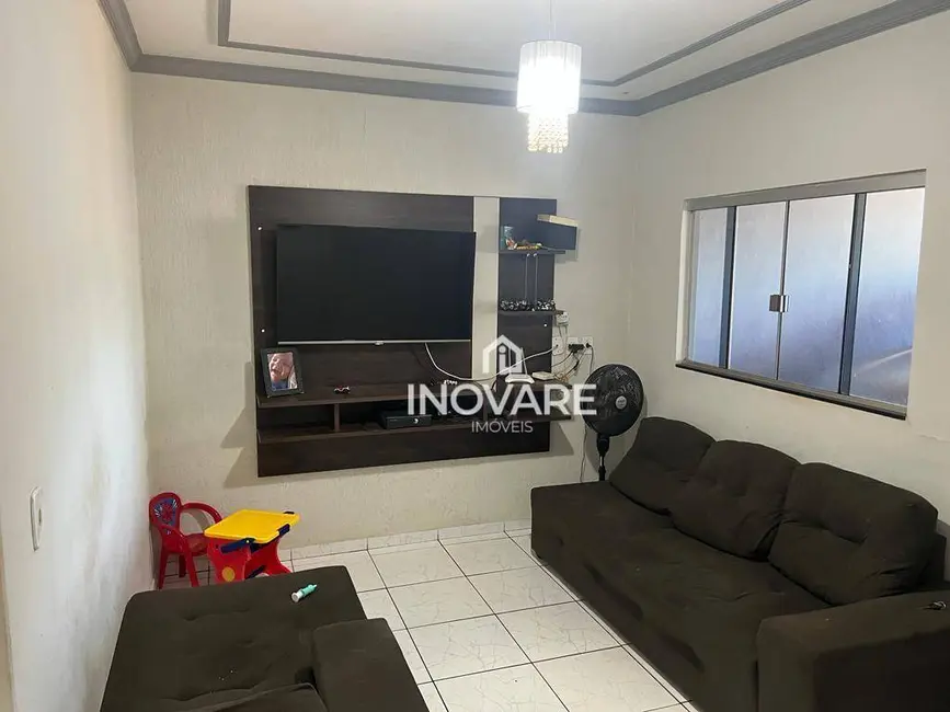 Foto 1 de Casa com 3 quartos à venda, 250m2 em Itumbiara - GO