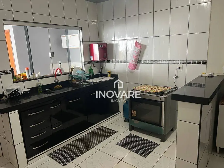 Foto 2 de Casa com 3 quartos à venda, 250m2 em Itumbiara - GO