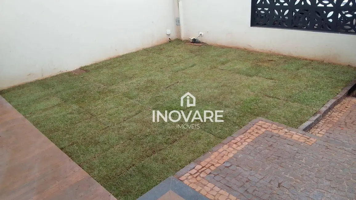 Casa com 3 quartos à venda, 300m2 em Jardim Morumbi, Itumbiara - GO - imagem 8 Foto 8 de Casa com 3 quartos à venda, 300m2 em Jardim Morumbi, Itumbiara - GO