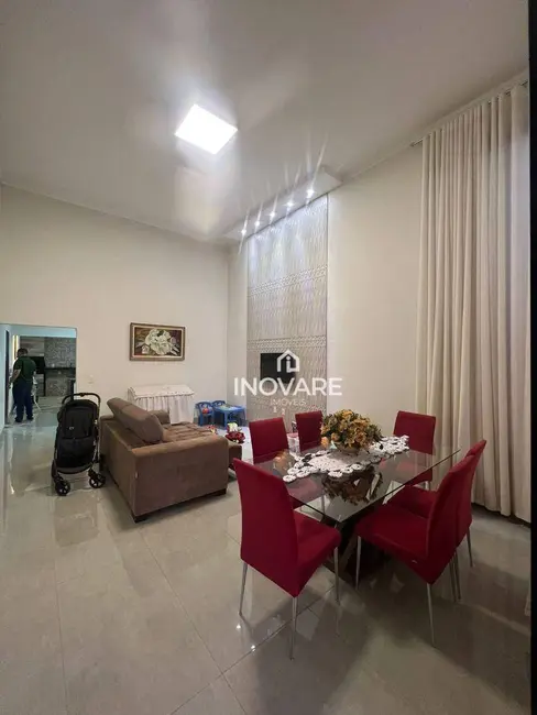 Foto 2 de Casa com 3 quartos à venda, 300m2 em Jardim Morumbi, Itumbiara - GO