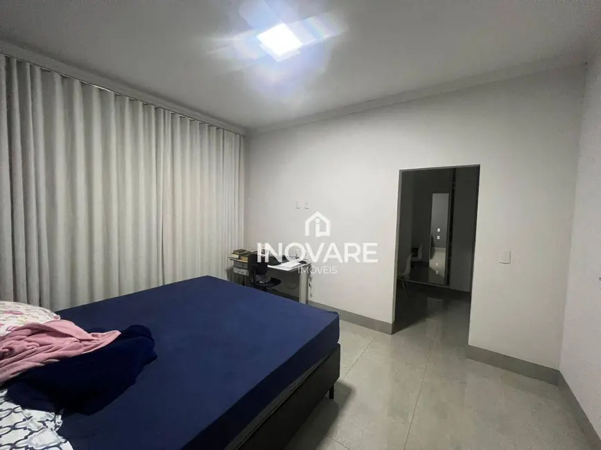 Casa com 3 quartos à venda, 300m2 em Jardim Morumbi, Itumbiara - GO - imagem 5 Foto 5 de Casa com 3 quartos à venda, 300m2 em Jardim Morumbi, Itumbiara - GO