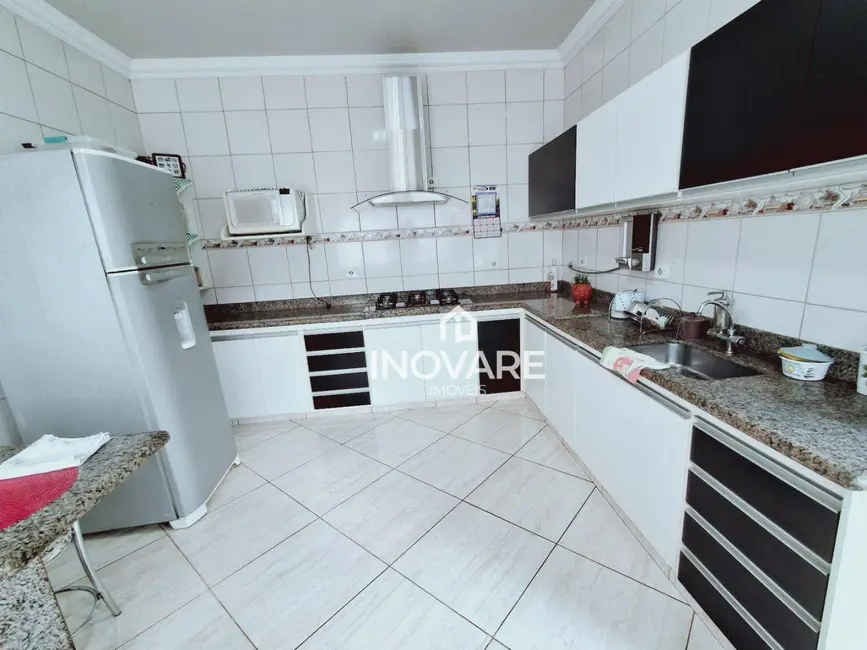 Casa com 4 quartos à venda, 396m2 em Setor Rodoviário, Itumbiara - GO - imagem 4 Foto 4 de Casa com 4 quartos à venda, 396m2 em Setor Rodoviário, Itumbiara - GO