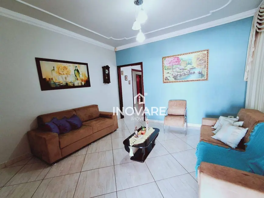 Casa com 4 quartos à venda, 396m2 em Setor Rodoviário, Itumbiara - GO - imagem 2 Foto 2 de Casa com 4 quartos à venda, 396m2 em Setor Rodoviário, Itumbiara - GO