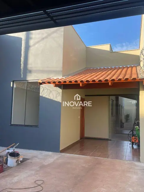 Foto 1 de Casa com 3 quartos à venda, 180m2 em Jardim Bandeirantes, Itumbiara - GO