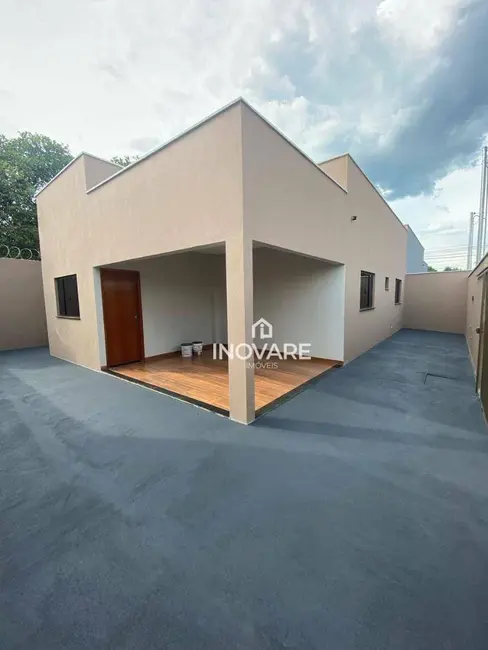 Foto 1 de Casa com 2 quartos à venda, 180m2 em Jardim Bandeirantes, Itumbiara - GO