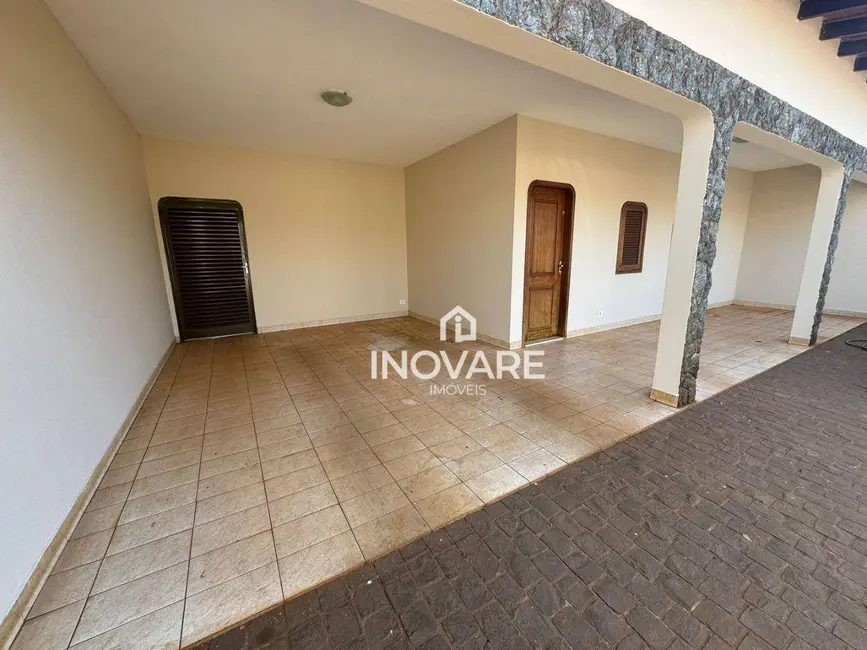 Casa com 3 quartos à venda, 360m2 em Itumbiara - GO - imagem 3 Foto 3 de Casa com 3 quartos à venda, 360m2 em Itumbiara - GO