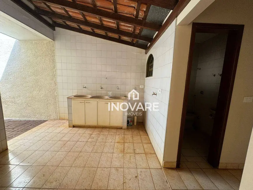 Foto 9 de Casa com 3 quartos à venda, 360m2 em Itumbiara - GO
