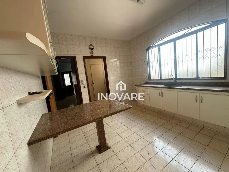 Casa com 3 quartos à venda, 360m2 em Itumbiara - GO - imagem 9 Foto 9 de Casa com 3 quartos à venda, 360m2 em Itumbiara - GO