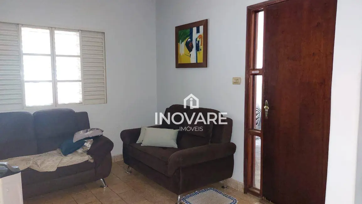 Casa com 3 quartos à venda, 265m2 em Itumbiara - GO - imagem 3 Foto 3 de Casa com 3 quartos à venda, 265m2 em Itumbiara - GO