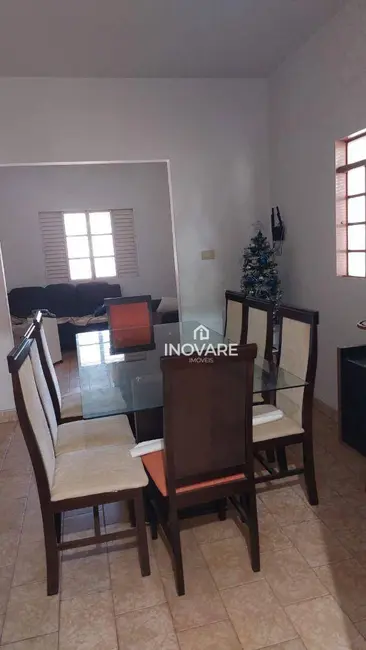 Casa com 3 quartos à venda, 265m2 em Itumbiara - GO - imagem 4 Foto 4 de Casa com 3 quartos à venda, 265m2 em Itumbiara - GO