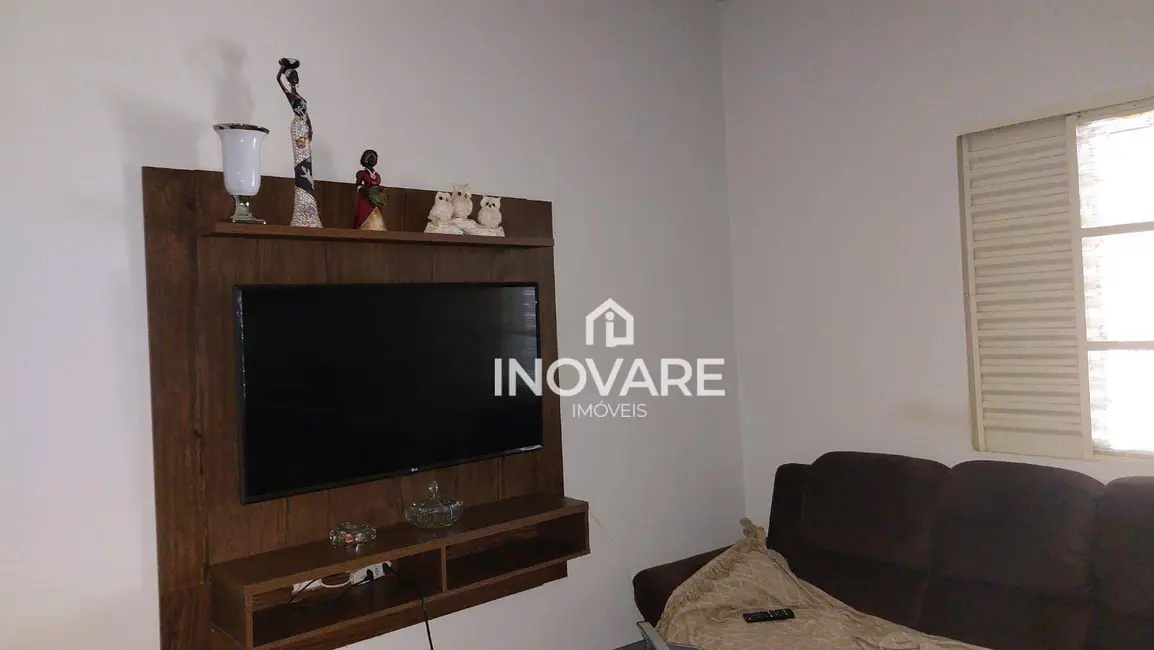 Foto 2 de Casa com 3 quartos à venda, 265m2 em Itumbiara - GO