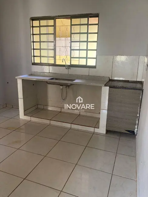 Casa com 2 quartos para alugar, 360m2 em Jardim Bandeirantes, Itumbiara - GO - imagem 6 Foto 6 de Casa com 2 quartos para alugar, 360m2 em Jardim Bandeirantes, Itumbiara - GO