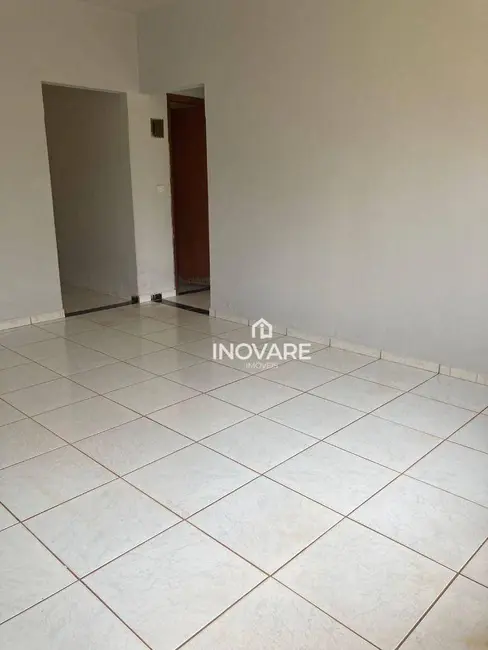 Casa com 2 quartos para alugar, 360m2 em Jardim Bandeirantes, Itumbiara - GO - imagem 4 Foto 4 de Casa com 2 quartos para alugar, 360m2 em Jardim Bandeirantes, Itumbiara - GO