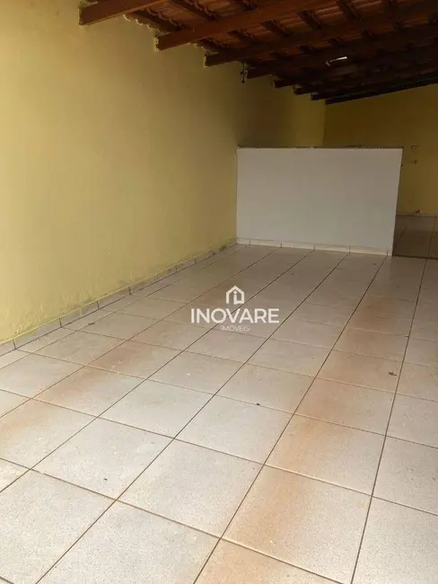 Casa com 2 quartos para alugar, 360m2 em Jardim Bandeirantes, Itumbiara - GO - imagem 3 Foto 3 de Casa com 2 quartos para alugar, 360m2 em Jardim Bandeirantes, Itumbiara - GO