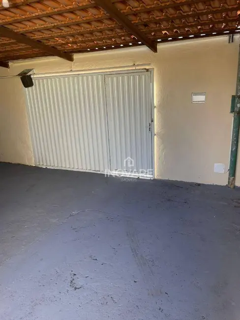 Foto 4 de Casa com 2 quartos para alugar, 240m2 em Setor Buritys, Itumbiara - GO