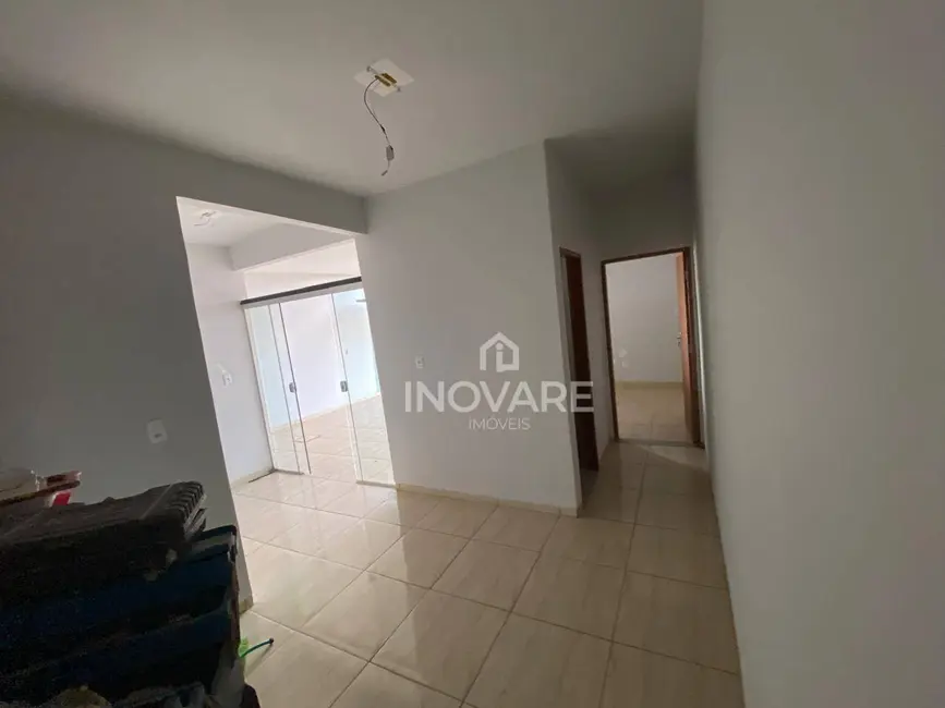 Casa com 2 quartos para alugar, 250m2 em Itumbiara - GO - imagem 3 Foto 3 de Casa com 2 quartos para alugar, 250m2 em Itumbiara - GO
