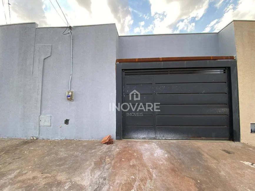 Casa com 2 quartos para alugar, 250m2 em Itumbiara - GO - imagem 1 Foto 1 de Casa com 2 quartos para alugar, 250m2 em Itumbiara - GO