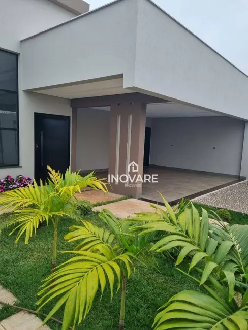Foto 2 de Casa com 3 quartos à venda, 360m2 em Itumbiara - GO