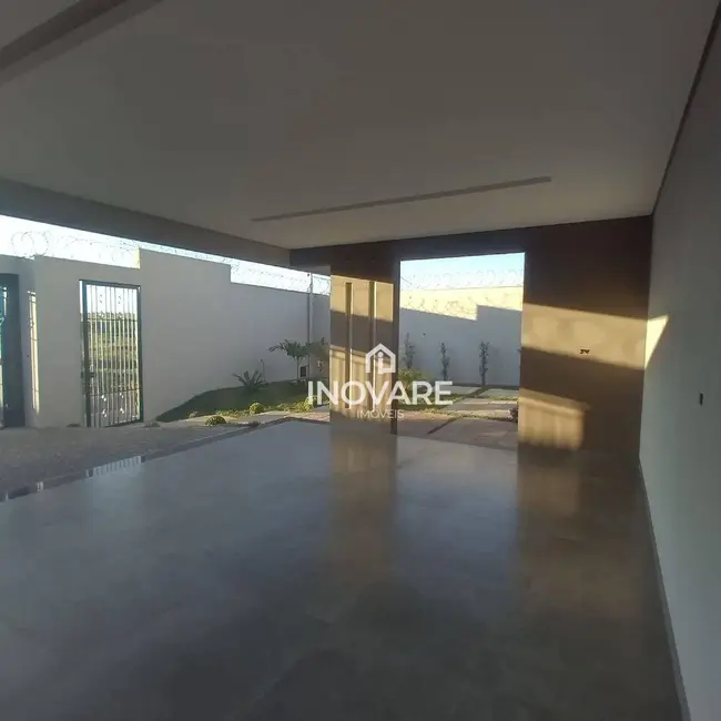 Casa com 3 quartos à venda, 360m2 em Itumbiara - GO - imagem 3 Foto 3 de Casa com 3 quartos à venda, 360m2 em Itumbiara - GO