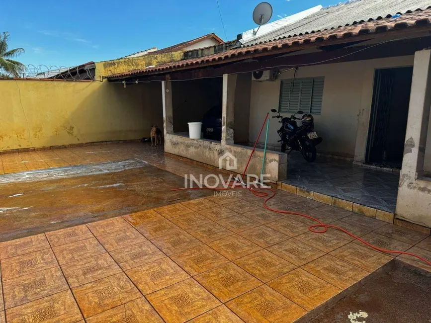 Casa com 3 quartos à venda, 300m2 em Arapora - MG - imagem 1 Foto 1 de Casa com 3 quartos à venda, 300m2 em Arapora - MG