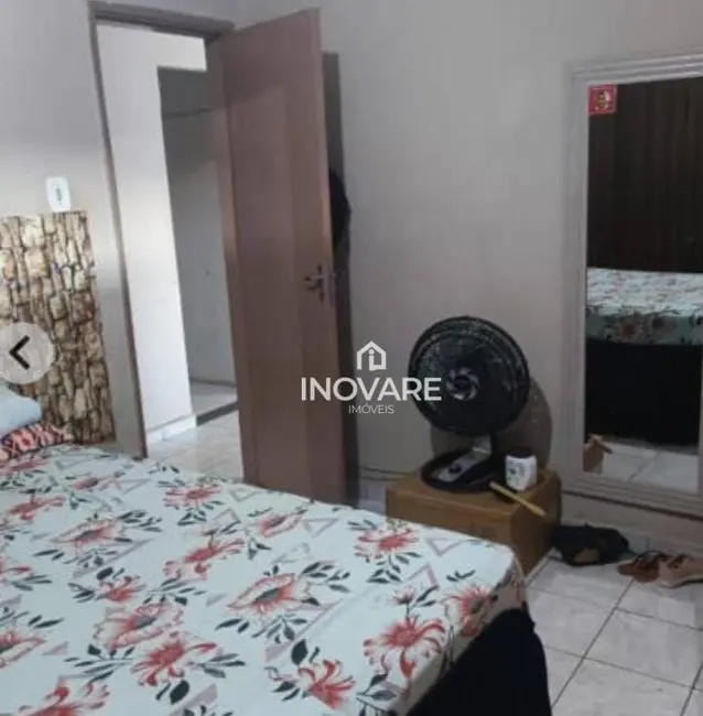 Casa com 3 quartos à venda, 300m2 em Arapora - MG - imagem 3 Foto 3 de Casa com 3 quartos à venda, 300m2 em Arapora - MG