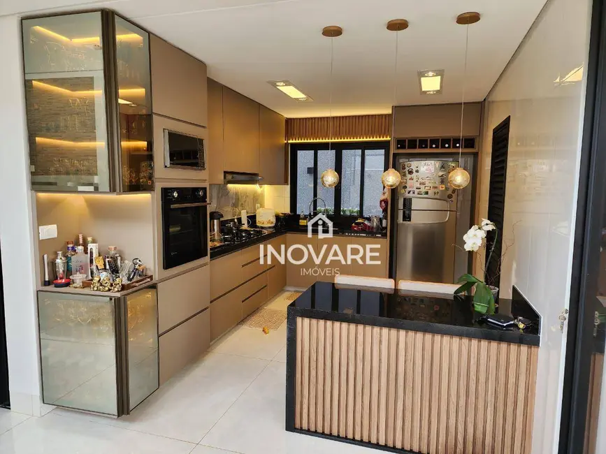 Foto 7 de Casa de Condomínio com 3 quartos à venda, 300m2 em Arapora - MG