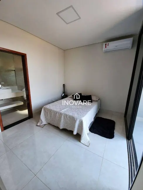 Foto 3 de Casa de Condomínio com 3 quartos à venda, 300m2 em Arapora - MG