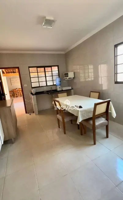 Casa com 3 quartos à venda, 300m2 em Jardim Adelaide, Itumbiara - GO - imagem 5 Foto 5 de Casa com 3 quartos à venda, 300m2 em Jardim Adelaide, Itumbiara - GO