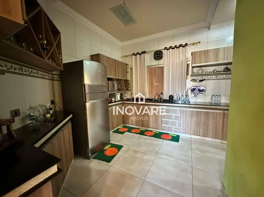 Foto 6 de Casa com 4 quartos à venda, 360m2 em Jardim América, Itumbiara - GO