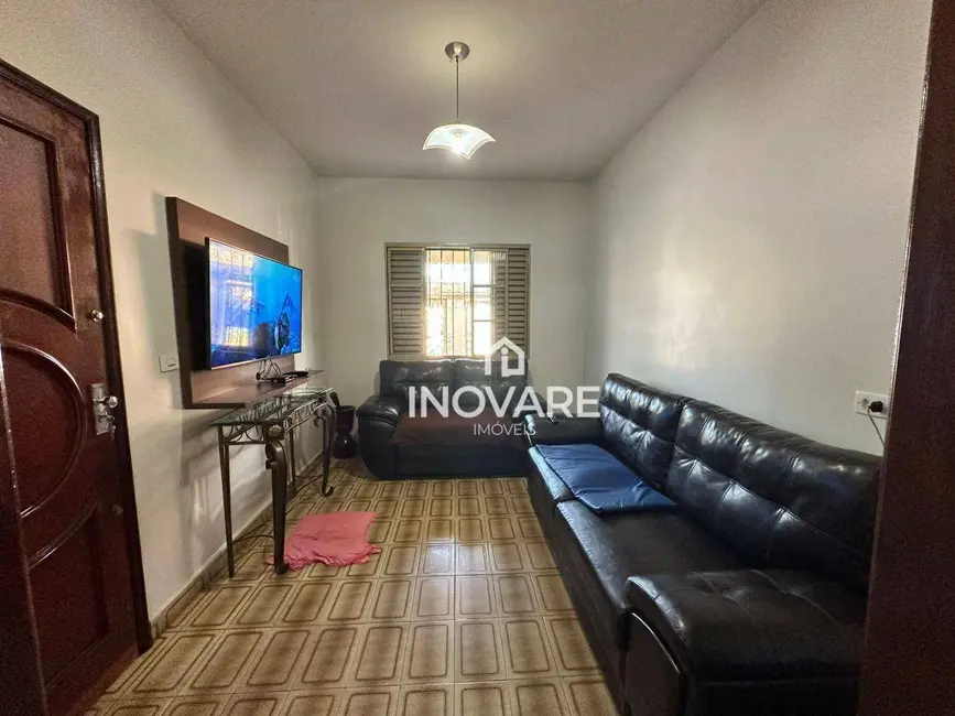 Foto 1 de Casa com 3 quartos à venda, 220m2 em Itumbiara - GO