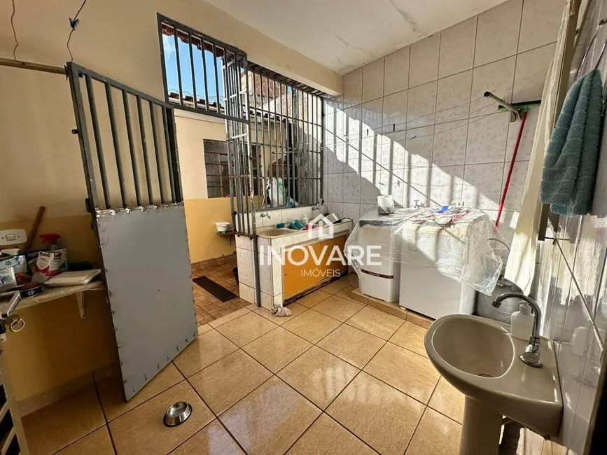 Casa com 3 quartos à venda, 220m2 em Itumbiara - GO - imagem 6 Foto 6 de Casa com 3 quartos à venda, 220m2 em Itumbiara - GO