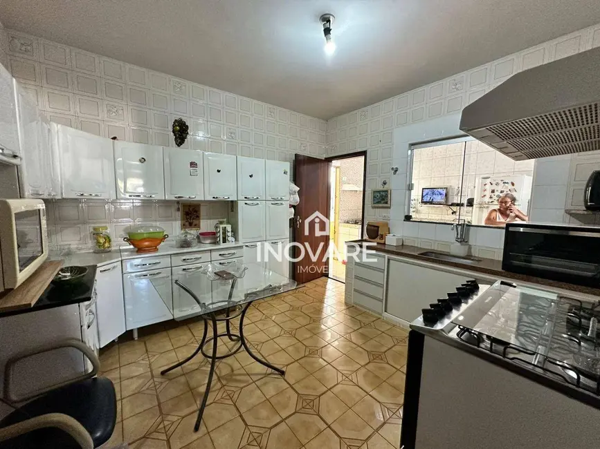 Casa com 3 quartos à venda, 220m2 em Itumbiara - GO - imagem 3 Foto 3 de Casa com 3 quartos à venda, 220m2 em Itumbiara - GO