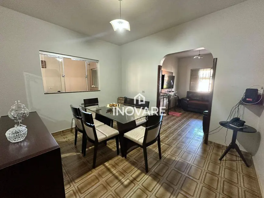 Foto 2 de Casa com 3 quartos à venda, 220m2 em Itumbiara - GO