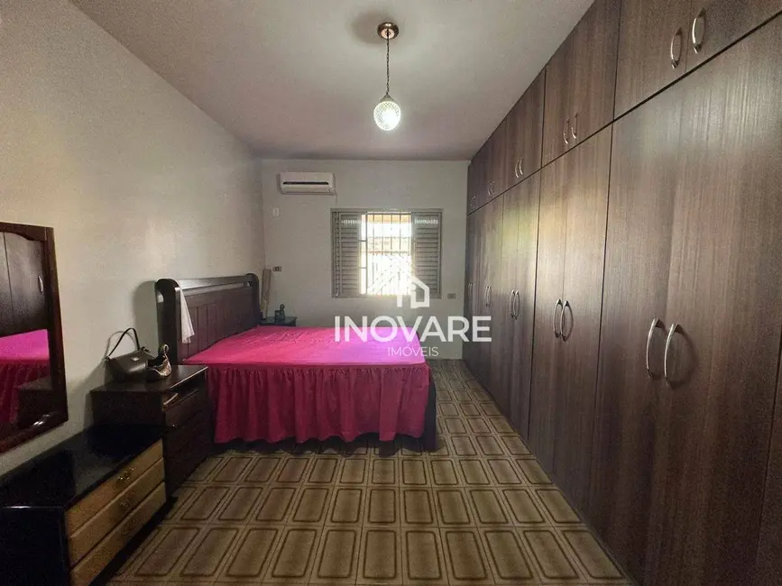 Casa com 3 quartos à venda, 220m2 em Itumbiara - GO - imagem 4 Foto 4 de Casa com 3 quartos à venda, 220m2 em Itumbiara - GO