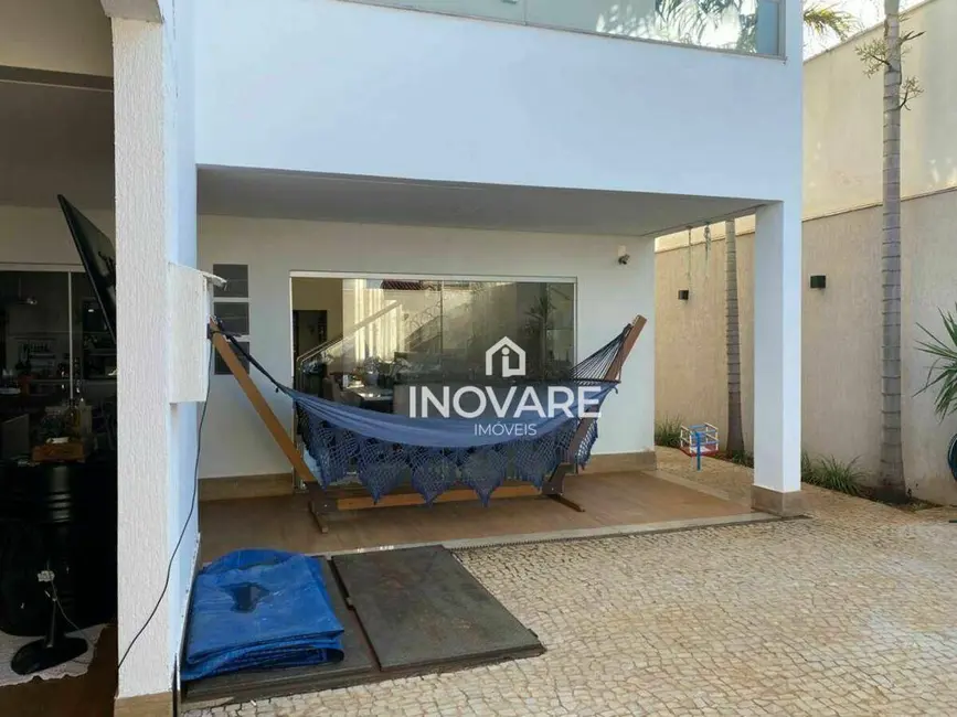 Casa com 3 quartos à venda, 420m2 em Itumbiara - GO - imagem 3 Foto 3 de Casa com 3 quartos à venda, 420m2 em Itumbiara - GO