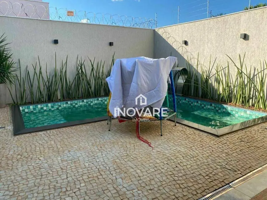 Casa com 3 quartos à venda, 420m2 em Itumbiara - GO - imagem 2 Foto 2 de Casa com 3 quartos à venda, 420m2 em Itumbiara - GO